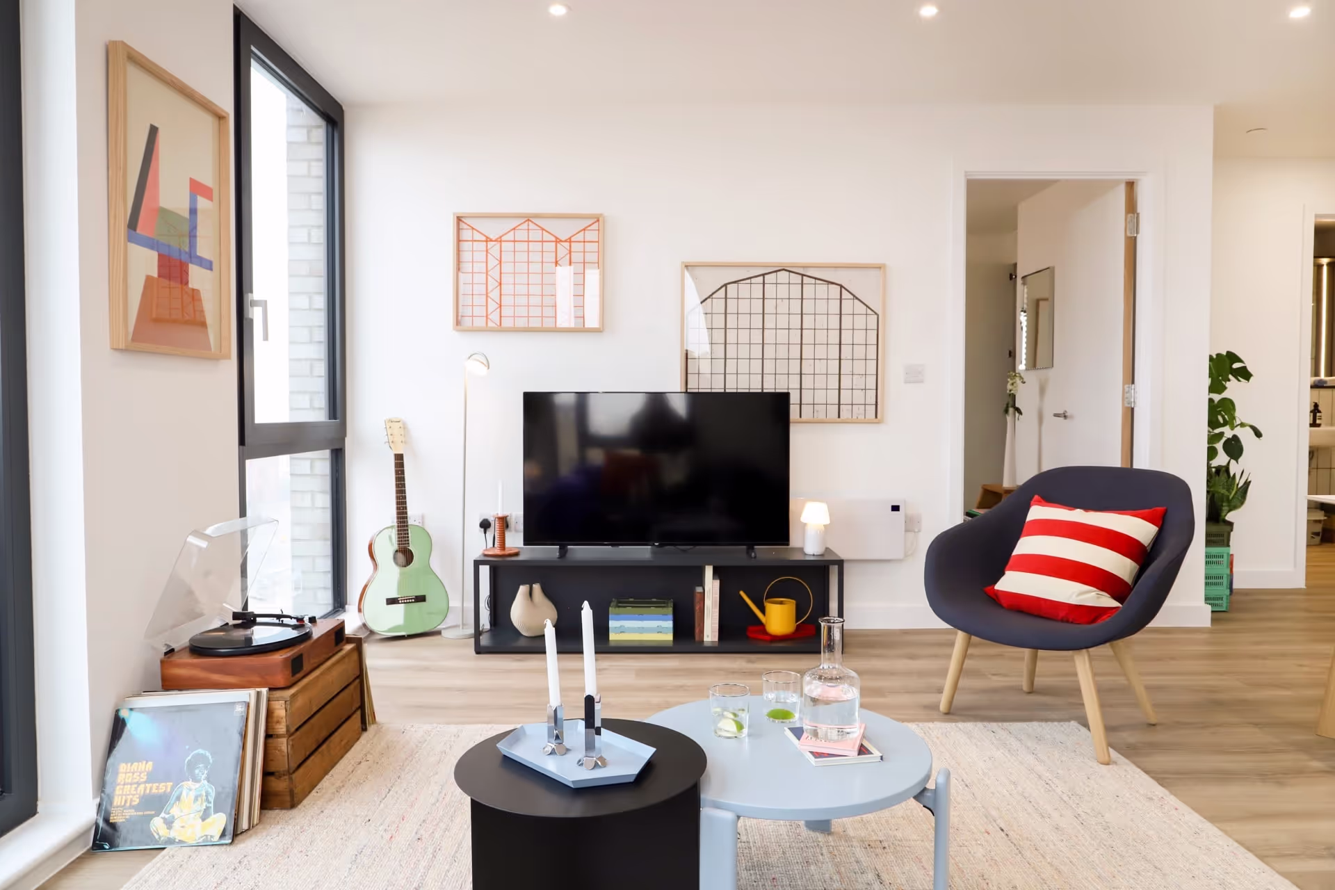 Farnworth Green 2 bed apartment living room